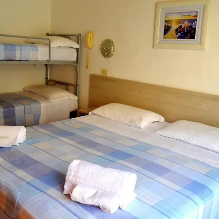 Maison d'hôtes New Cirene Quadriple For 4 People Full Package *