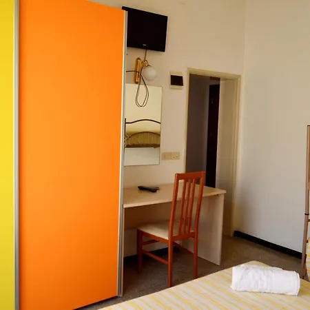 New Cirene Quadriple For 4 People Full Package Guest house Rimini