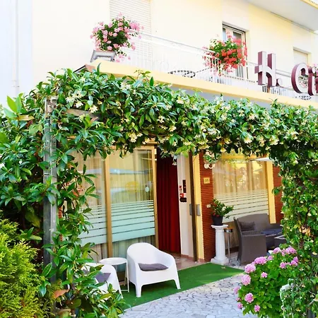 New Cirene Quadriple For 4 People Full Package Pensionat *